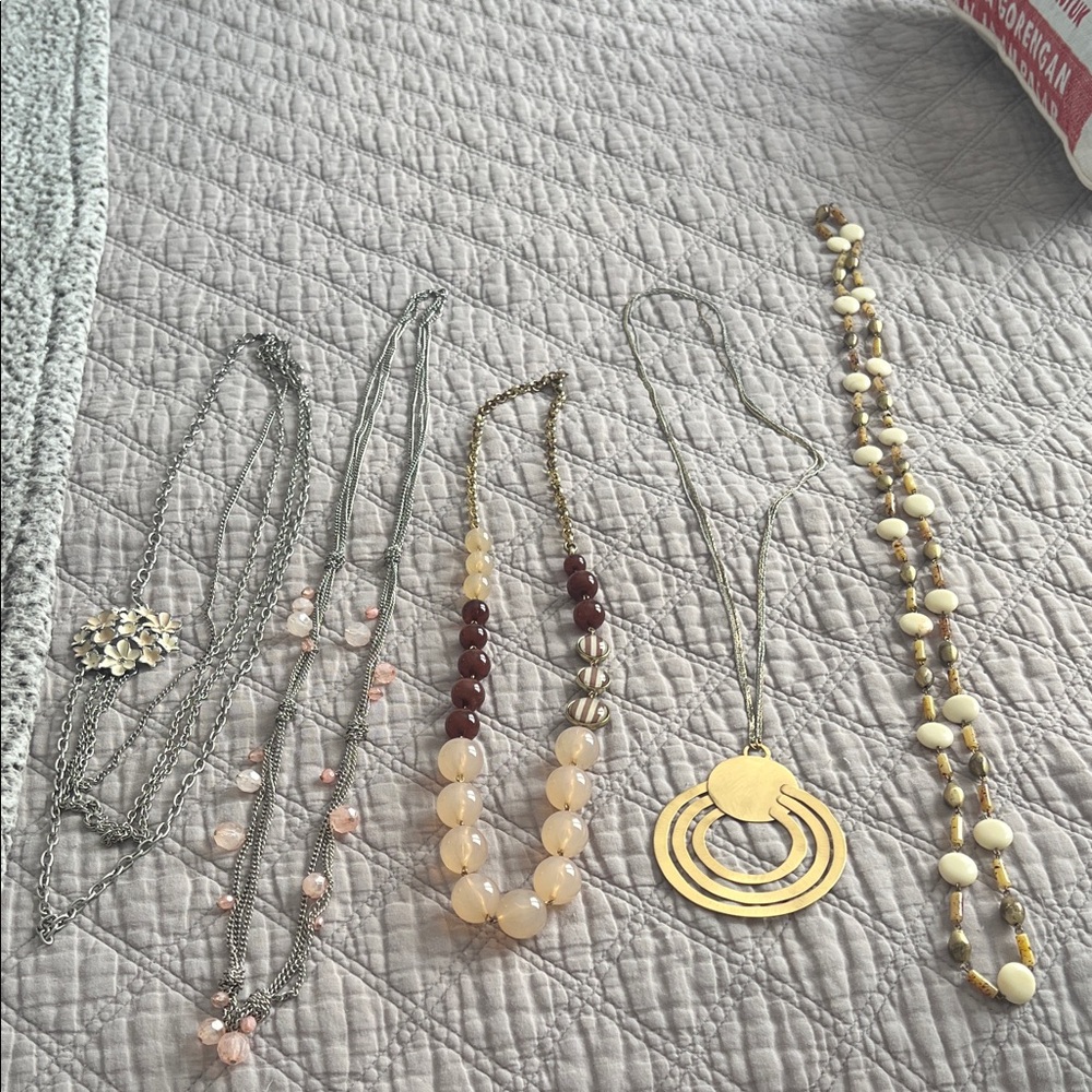 5 necklaces , as per picks .